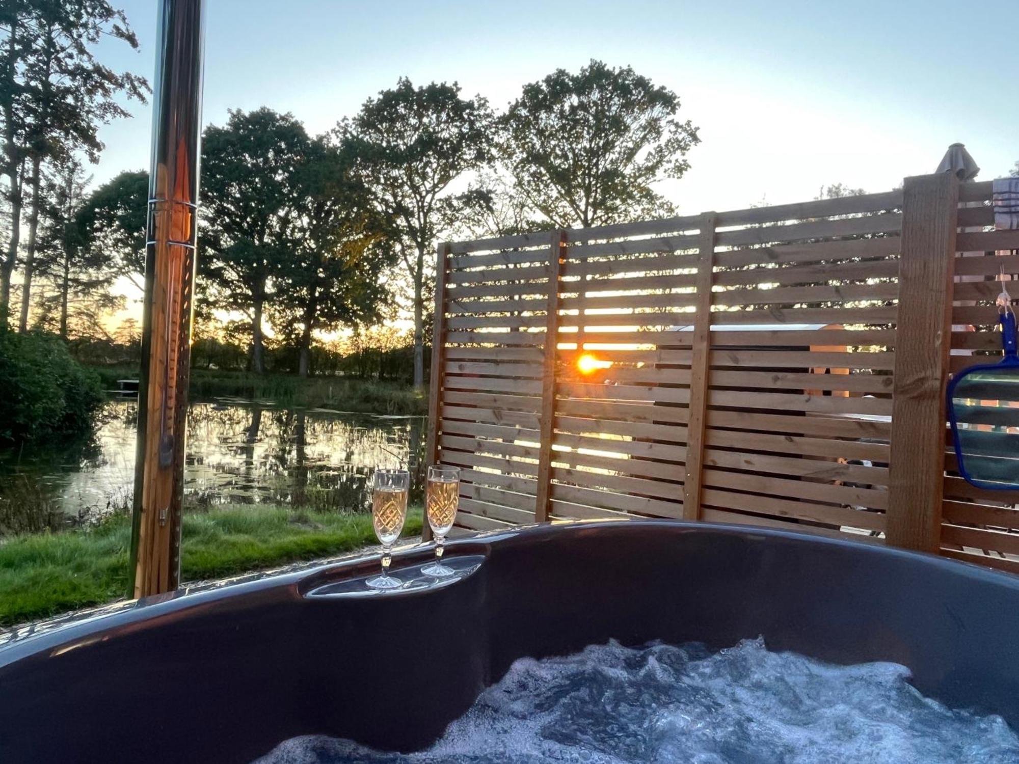 Pine Boutique With Hot Tub For Couples & Dog * York