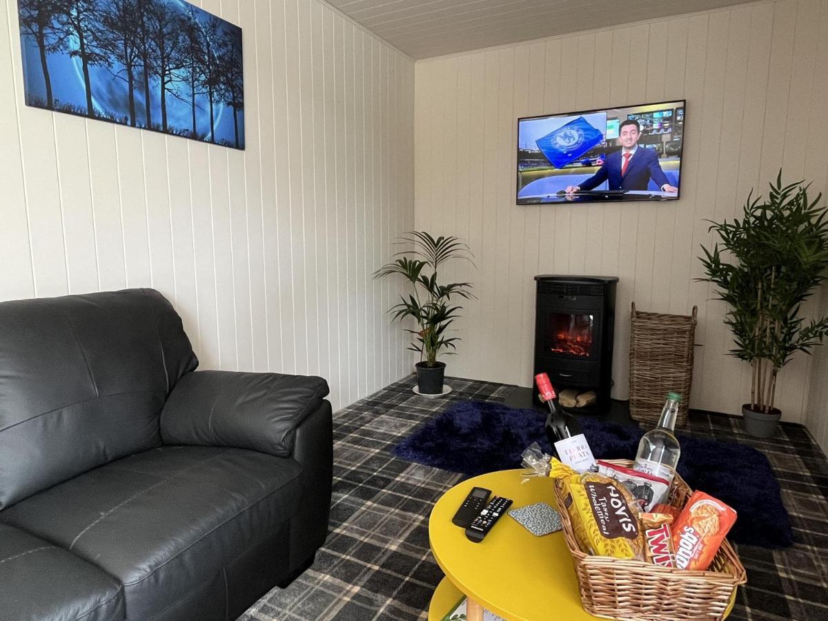 Pine Boutique With Hot Tub For Couples & Dog *