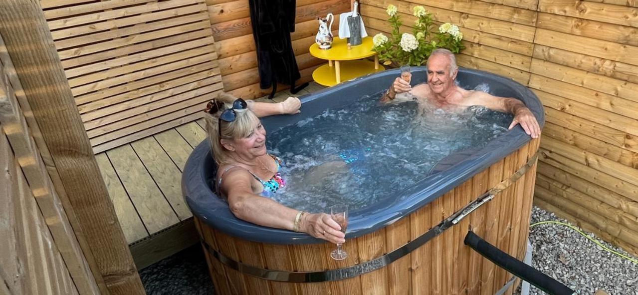 Pine Boutique With Hot Tub For Couples & Dog York