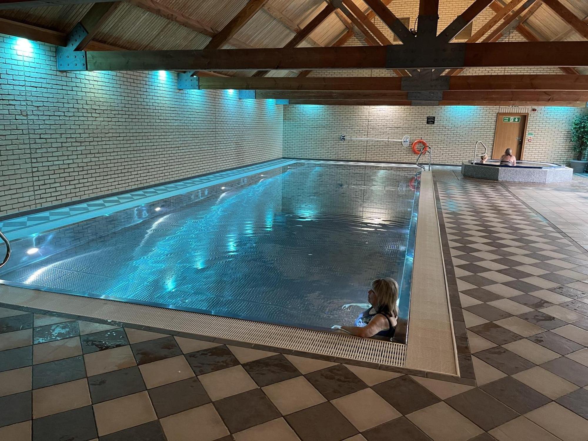 Pine Boutique With Hot Tub For Couples & Dog * York
