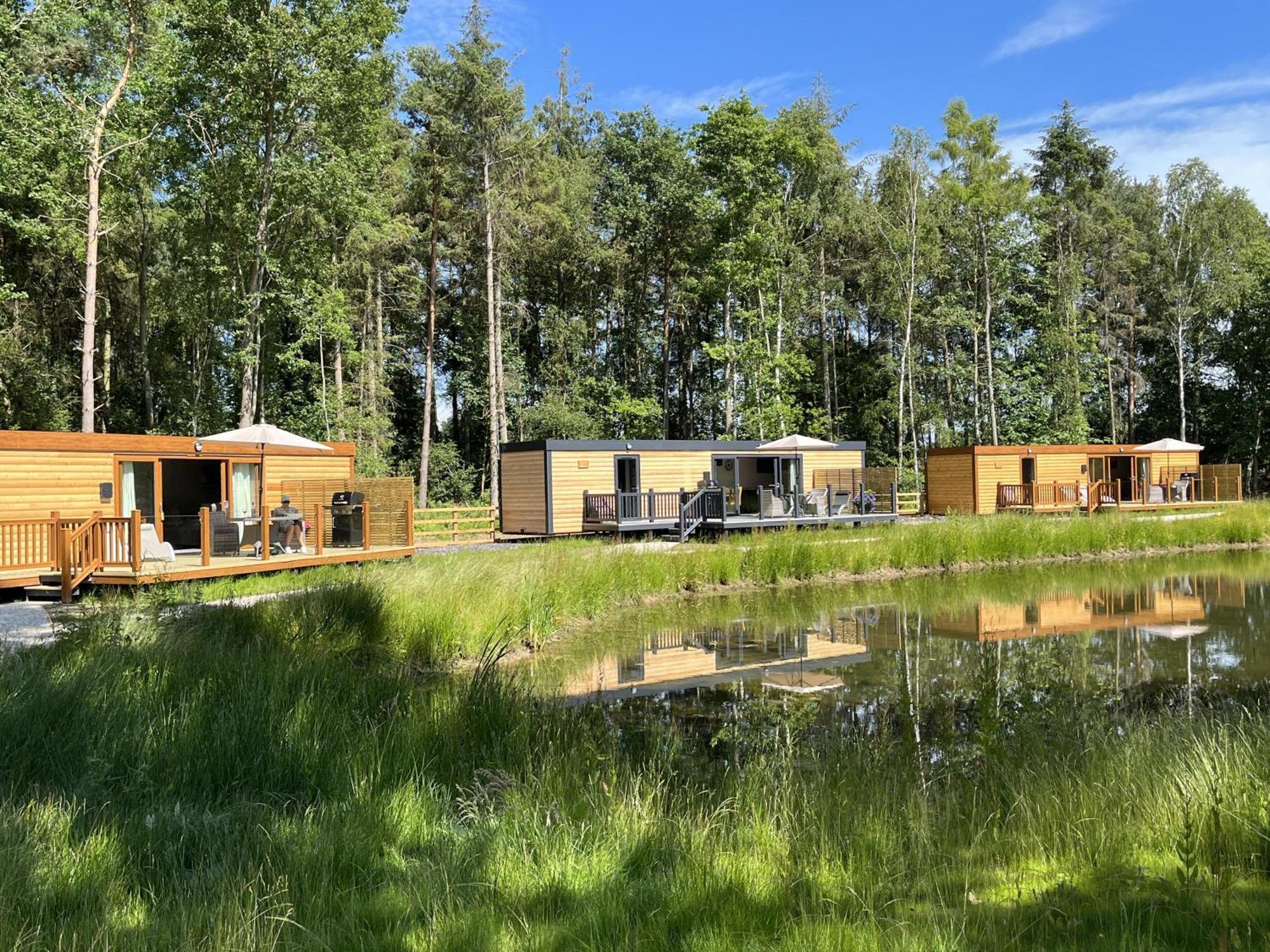 Pine Boutique With Hot Tub For Couples & Dog