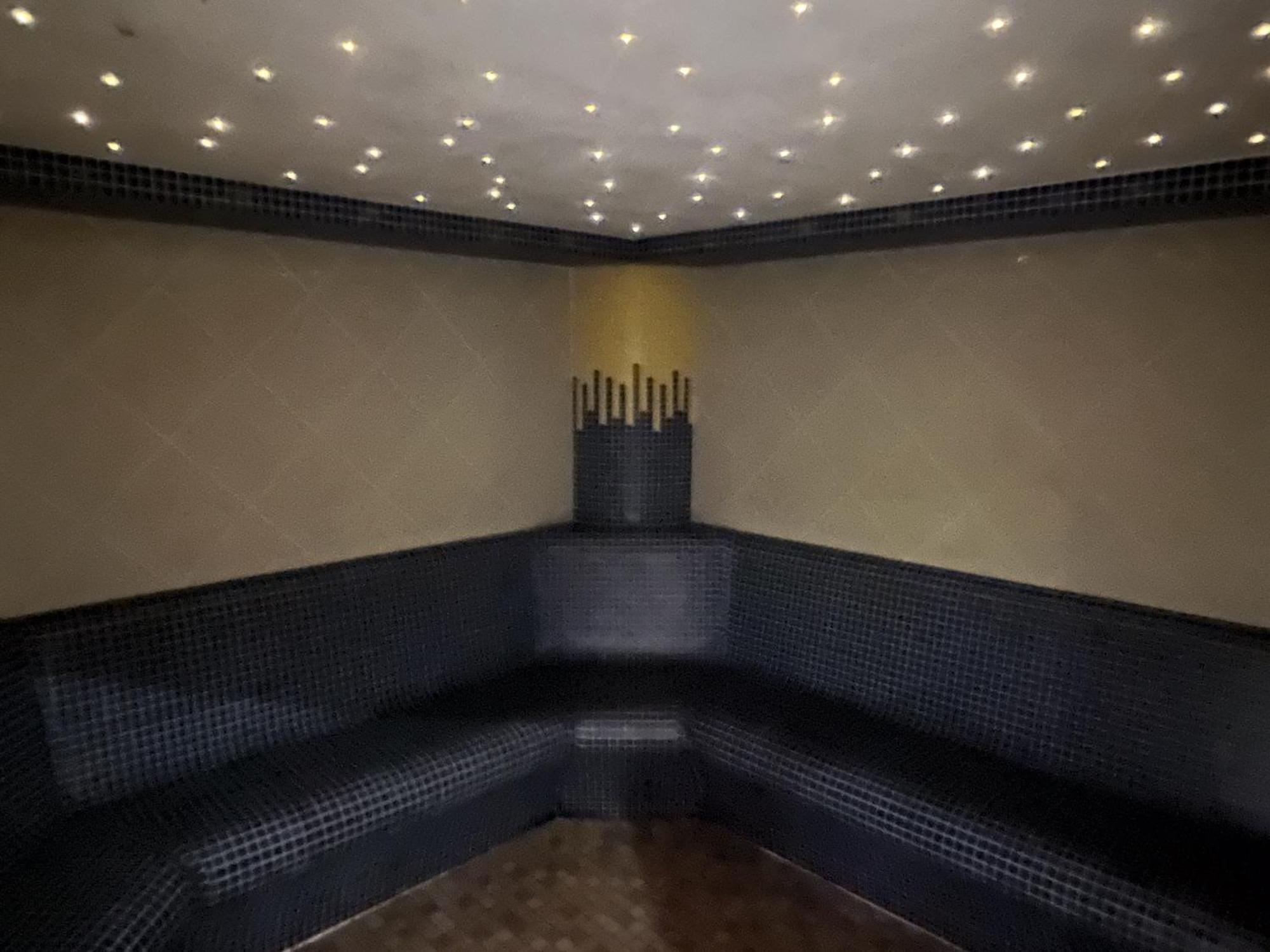 Pine Boutique With Hot Tub For Couples & Dog